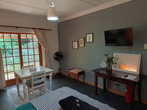 View (from property/room), Seating area, Bedroom