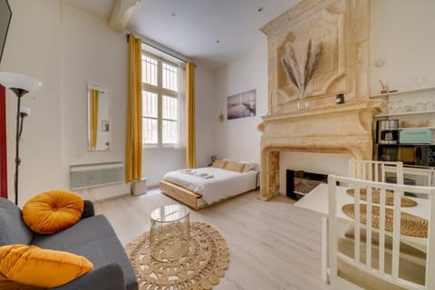 Bed, Photo of the whole room, towels
