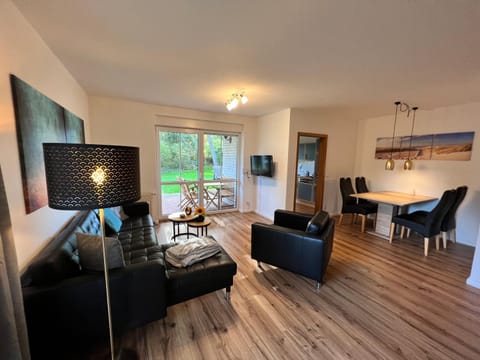 Communal lounge/ TV room, TV and multimedia, Living room, Seating area, Dining area
