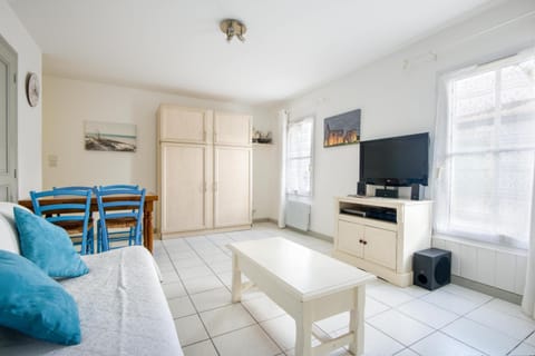 TV and multimedia, Living room, Dining area