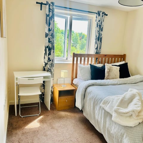 Bed, Seating area, Bedroom