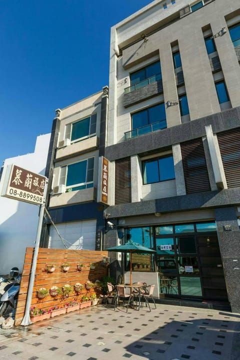 Property building, Facade/entrance, Property logo or sign