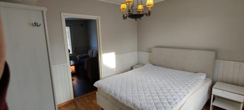 Kirstulan Kartanon päärakennuksen upea päätyhuoneisto Apartment in Finland