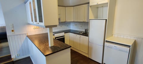 Kirstulan Kartanon päärakennuksen upea päätyhuoneisto Apartment in Finland