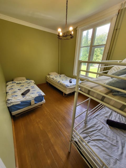 Kirstulan Kartanon päärakennuksessa sijaitseva hieno huoneisto Apartment in Finland