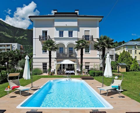 Property building, Garden, Swimming pool