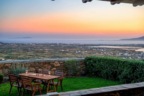 Day, Natural landscape, Dining area, Lake view, Mountain view, Sea view, Sunset