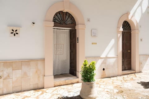 Facade/entrance, Day