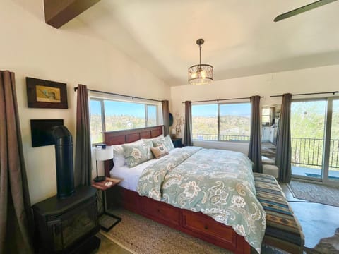 Bed, Natural landscape, View (from property/room), Balcony/Terrace, Photo of the whole room, Bedroom