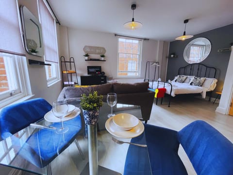 Bristol City Stays - Cabot Circus Apartment in Bristol