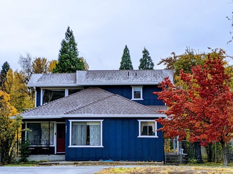 Property building, Day, Autumn