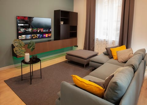 Communal lounge/ TV room, TV and multimedia, Living room, Seating area, Evening entertainment