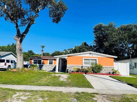 The Citrus Guesthouse in Tampa Apartment in Town N Country