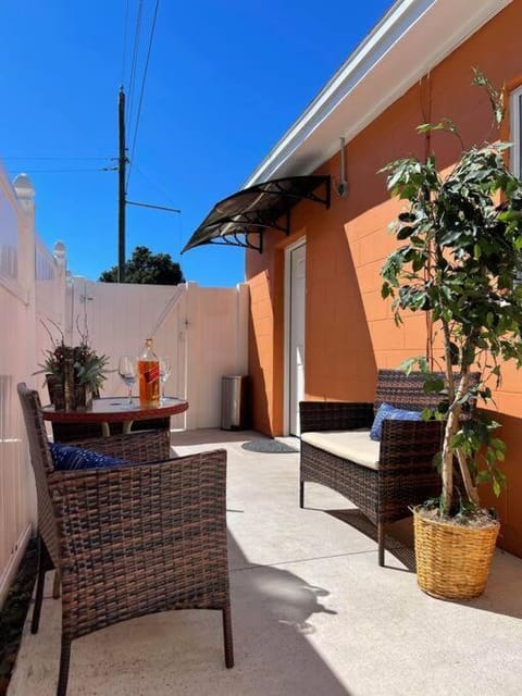 The Citrus Guesthouse in Tampa Apartment in Town N Country