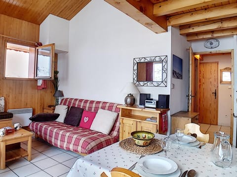 Duplex skis aux pieds 8 pers avec balcon - FR-1-344-729 Apartment in Les Allues