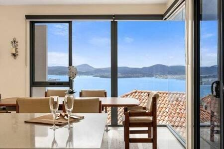 The View Sandy Bay 5 bedroom House in Tasmania