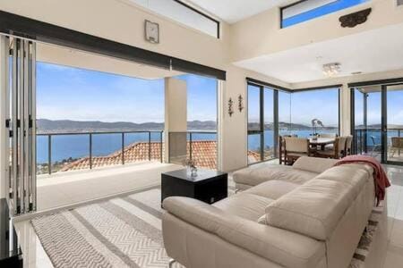 The View Sandy Bay 5 bedroom House in Tasmania