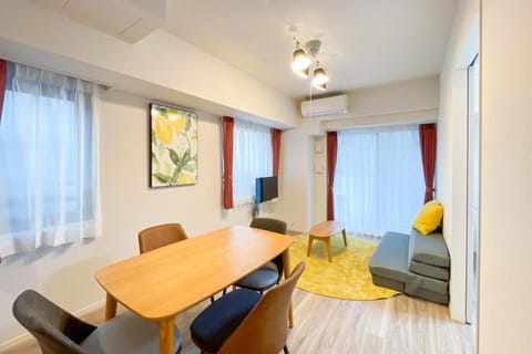 TV and multimedia, Living room, Seating area, Dining area, air conditioner