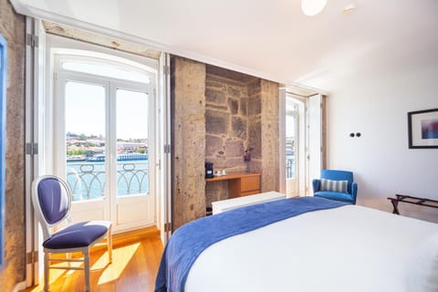 Bed, View (from property/room), Balcony/Terrace, Photo of the whole room, Bedroom