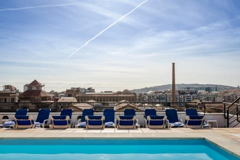 View (from property/room), City view, Swimming pool, sunbed