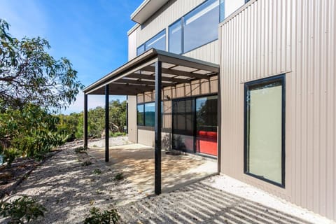 She Oak Stroll To Fairhaven Surf Club Beach and Pets Welcome - BYO Linen House in Aireys Inlet