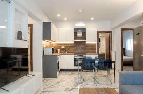TV and multimedia, Kitchen or kitchenette, Living room, Dining area, microwave, oven, pet friendly, stove