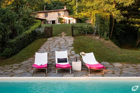 Facade/entrance, Swimming pool