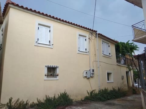 Ευχάριστο σπίτι με ωραίο κήπο Villa in Messenia