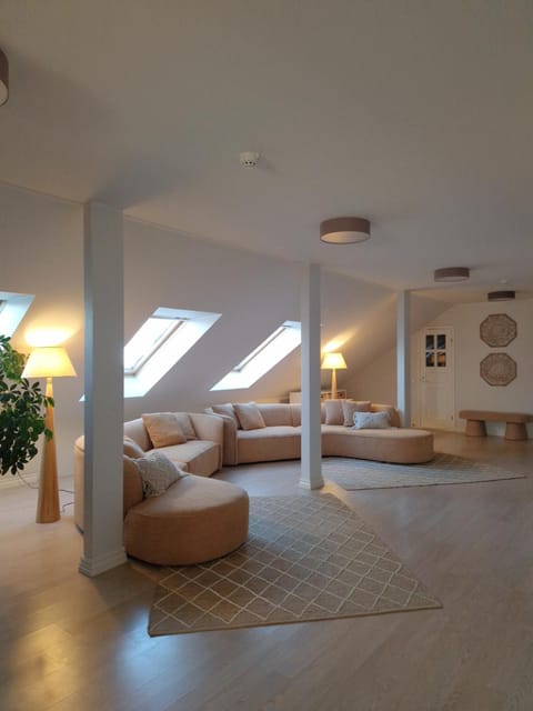 Communal lounge/ TV room, Living room, Photo of the whole room, Seating area