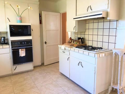 Kitchen or kitchenette, oven, stove