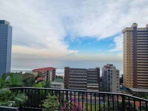 City view, Sea view