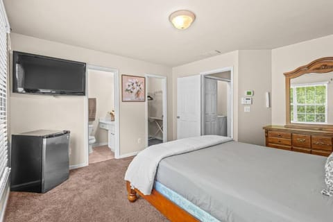 Charming MultiLevel 4 bedroom Townhouse Apartment in Atlanta