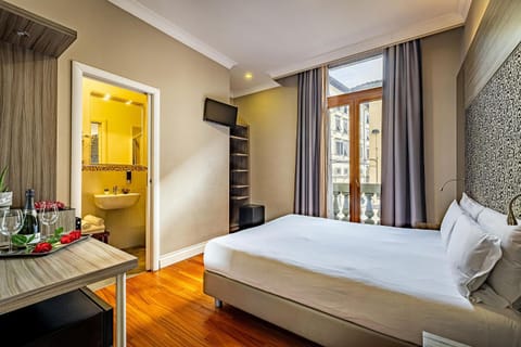 Bed, Bathroom, Photo of the whole room, Bedroom