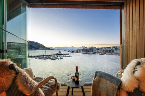 Natural landscape, View (from property/room), Balcony/Terrace, Seating area, Mountain view, Sea view