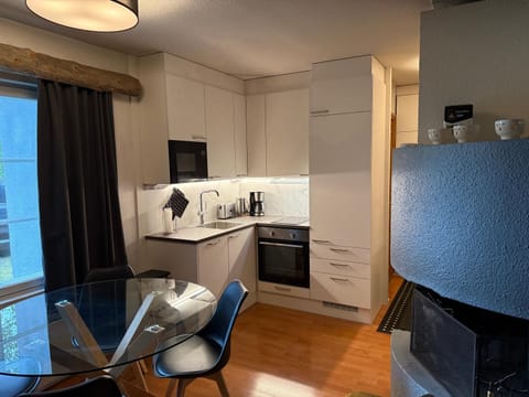 Kitchen or kitchenette, Dining area, dishwasher, oven, pet friendly, stove, toaster