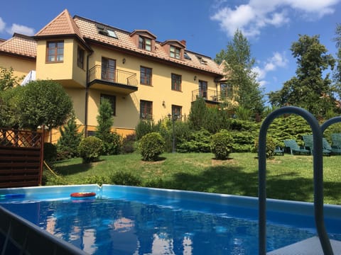 Property building, Garden, Garden view, Pool view, Swimming pool, Swimming pool, sunbed