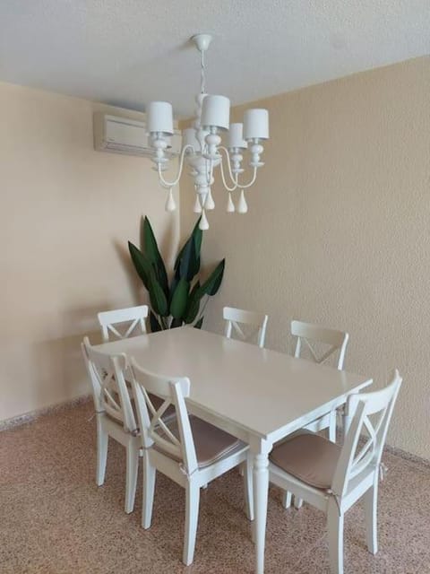 Sunny, spacious 3 bedroom apartment with seaview - L1 Red line stop PARADIS 2 min walk from rental Apartment in Villajoyosa