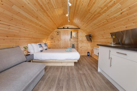 Little Meadow Pods with Hot Tub Campground/ 
RV Resort in England