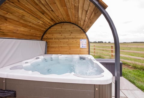 Little Meadow Pods with Hot Tub Campground/ 
RV Resort in England