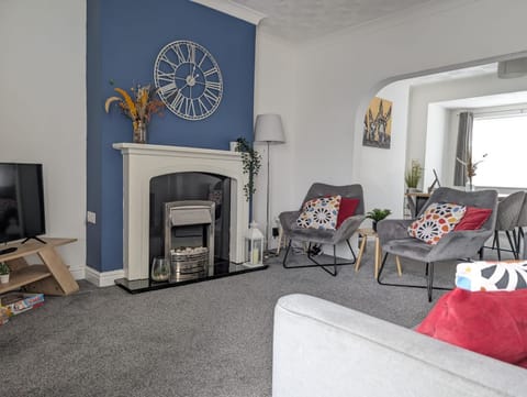 TV and multimedia, Living room, Seating area