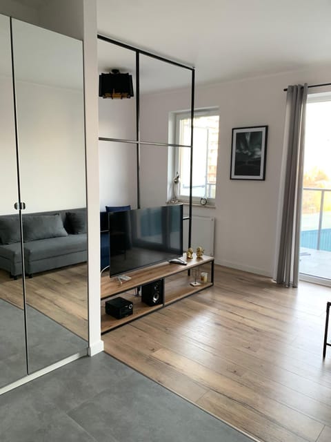 Communal lounge/ TV room, TV and multimedia, Living room, Seating area, Evening entertainment