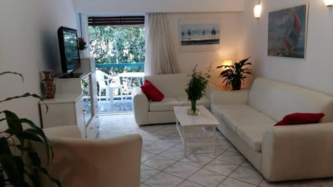 Flor de Mayo,Apt in Alimos near the sea Apartment in Alimos