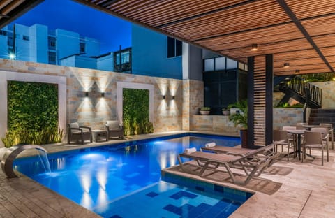 Restaurant/places to eat, Balcony/Terrace, Lounge or bar, Pool view, Swimming pool
