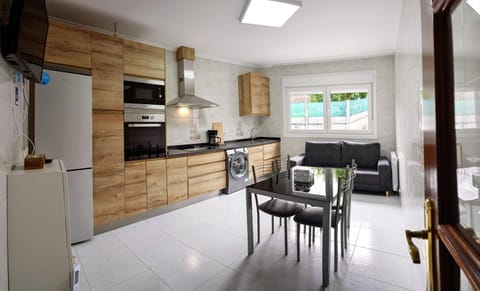 Kitchen or kitchenette, Living room, Dining area, dishwasher, minibar, pet friendly, stove