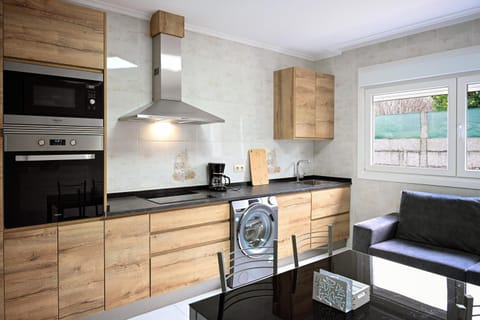 Kitchen or kitchenette, Living room, Dining area, minibar, pet friendly, stove