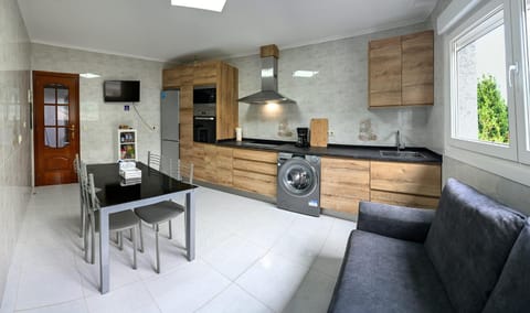 Kitchen or kitchenette, Living room, Dining area, minibar, pet friendly, stove