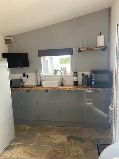 Adorable bedsit for you, partner and your pet! House in Amroth