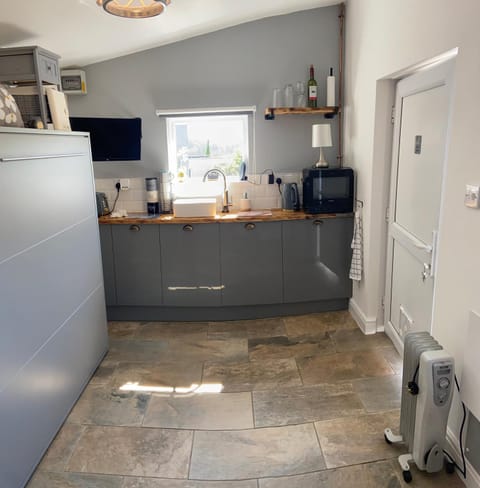 Adorable bedsit for you, partner and your pet! House in Amroth