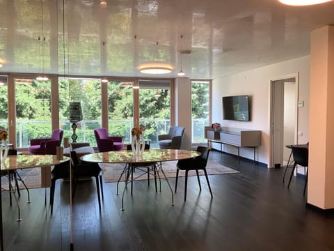 Living room, Dining area