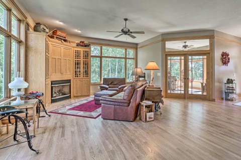 Tranquil Lake Elmo Farmhouse Hiking Nearby! House in Lake Elmo